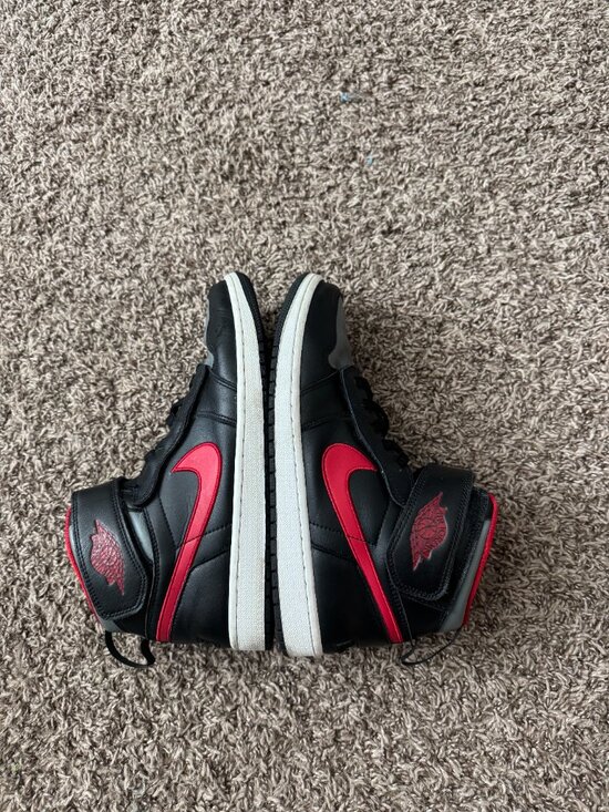 Nike Air Jordan 1 Mid Black Red Bred Men’s Size 10.5 – Used Good Condition